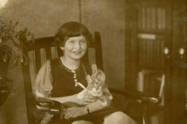 Maya Deren, Syracuse, 1926